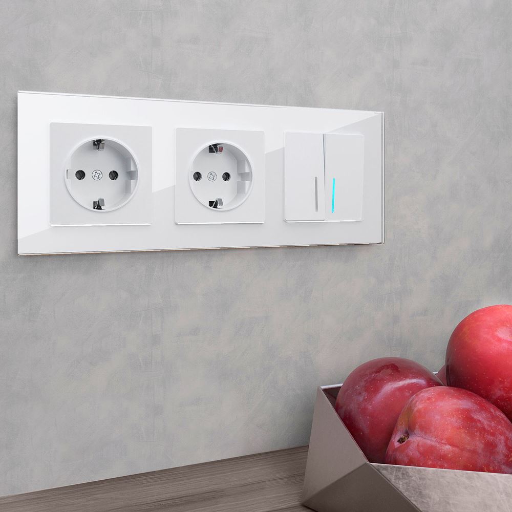 Рамка стеклянная Werkel Favorit на 3 поста Белый W0031101 — изображение 3