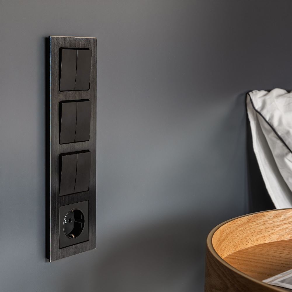 Рамка из металла Werkel Aluminium на 4 поста Черный алюминий W0041708 — изображение 2