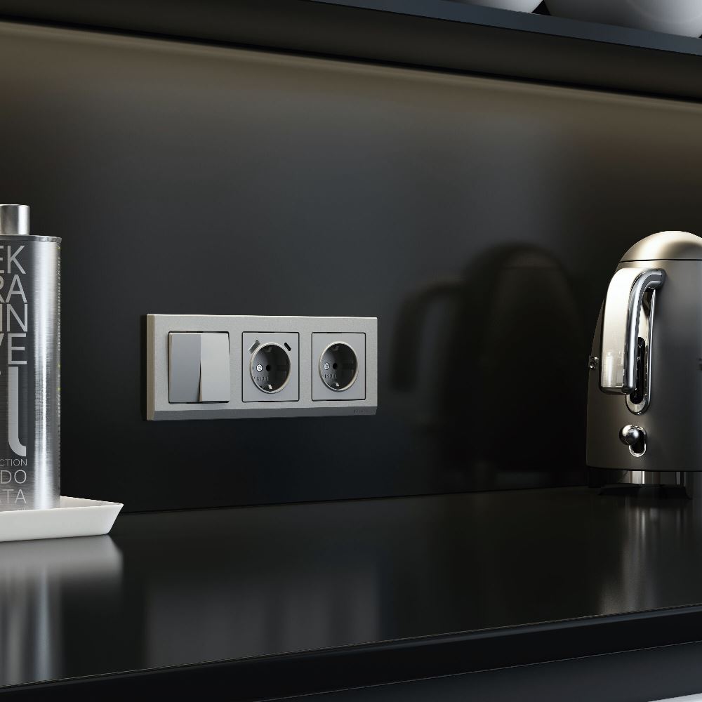 Розетка встраиваемая Werkel с заземлением и шторками Серебрянный матовый W1171165 — изображение 2